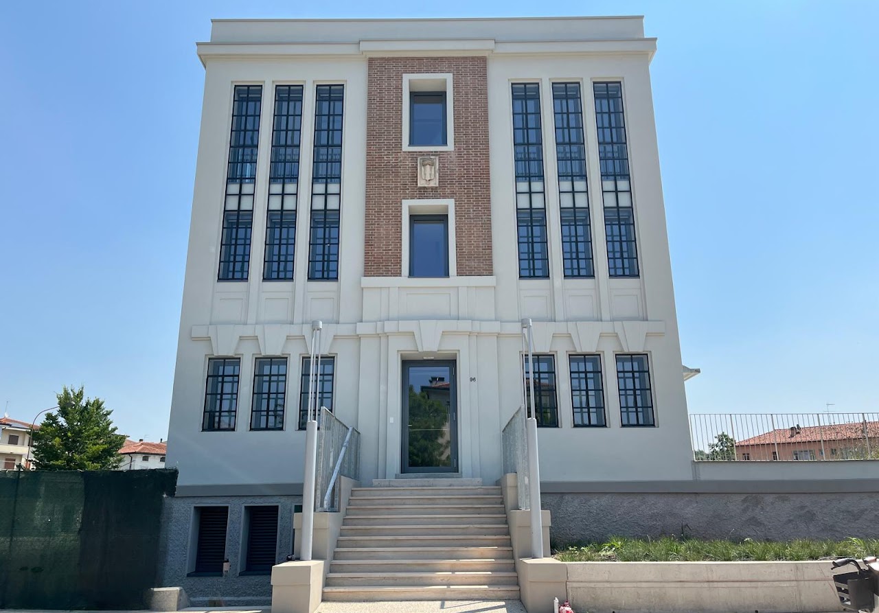 Ex centrale del latte. La facciata storica vincolata alla Soprintendenza alle Belle Arti